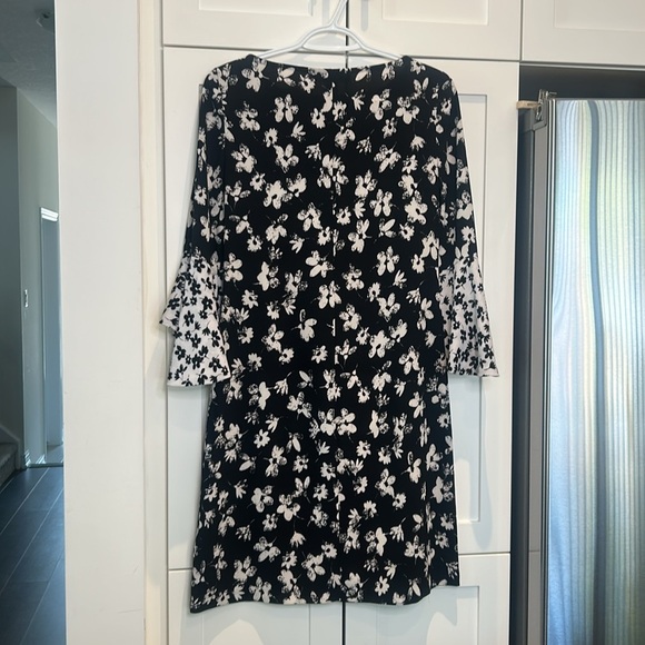 AMERICAN LIVING Women's Celinda Black White Floral Printed Bell Sleeve Dress - Picture 8 of 14